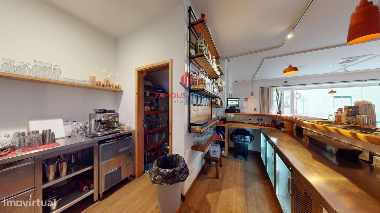 Prédio Histórico com Alojamento Local, Restauração e Espaço...-18