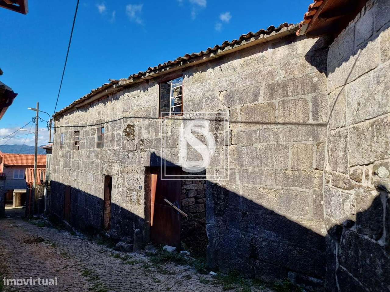 Moradia para Restaurar T3 situada em Campos, UDF de Ruivães e Campos,-16