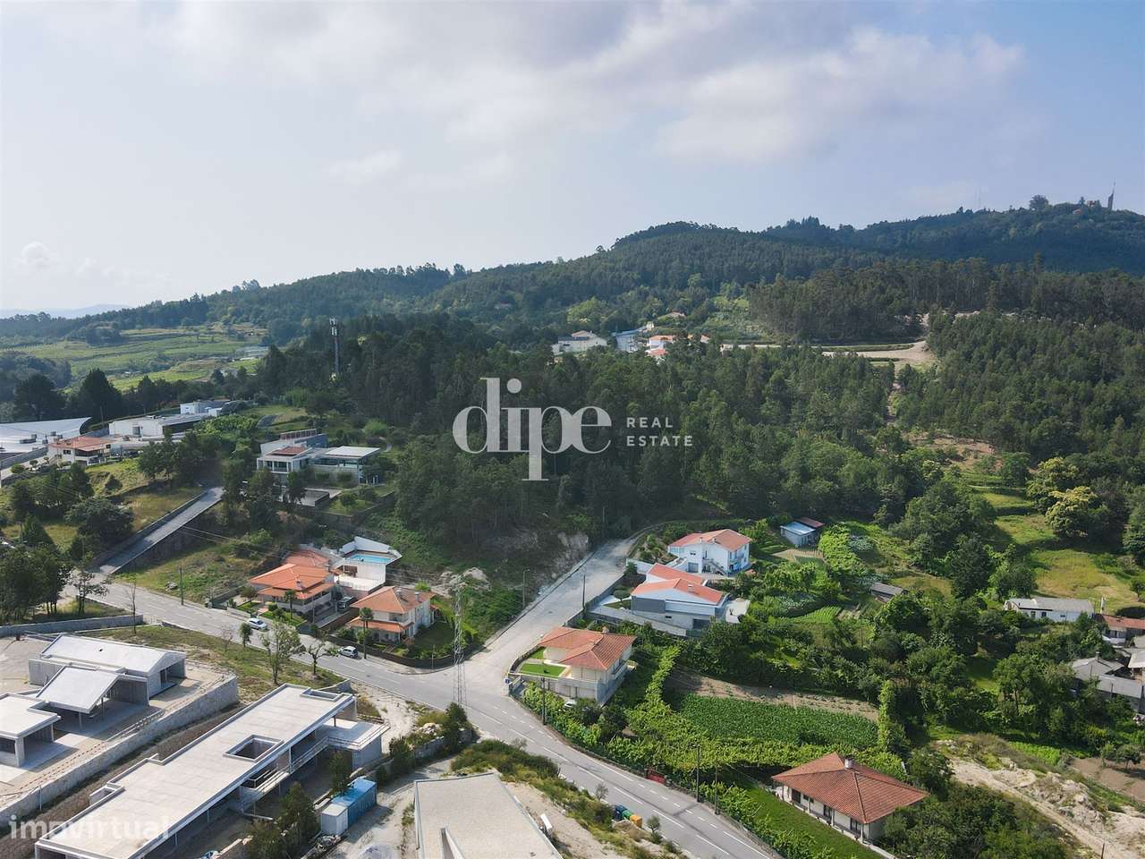 Lote de terreno com vistas panorâmicas para a cidade de Guimarães - Grande imagem: 5/13