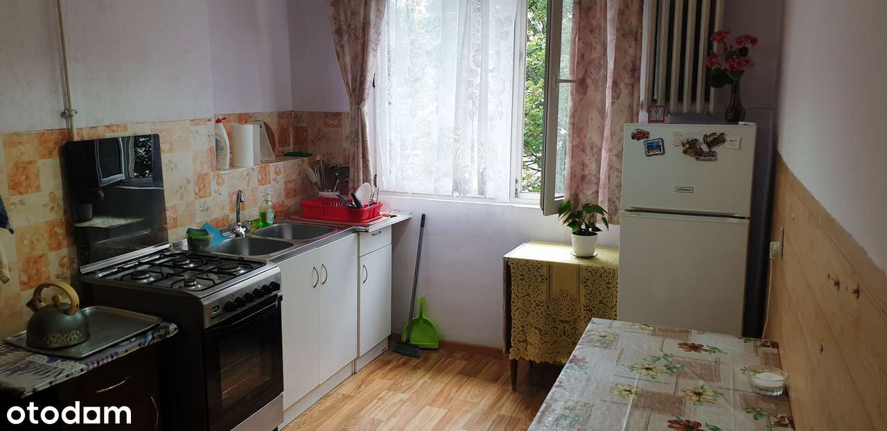 STARE BIELANY!.Kameralny budynek otoczony zielenią,ciche. Piwnica 6,75-5