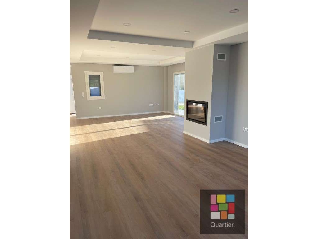 Moradia T4 em Azeitão - Conforto, Espaço e Qualidade de Vida!-1