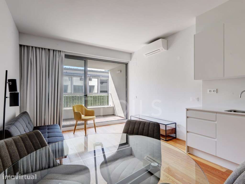 Apartamento T2 duplex com estacionamento e terraço, no Saldanha - Grande imagem: 3/39