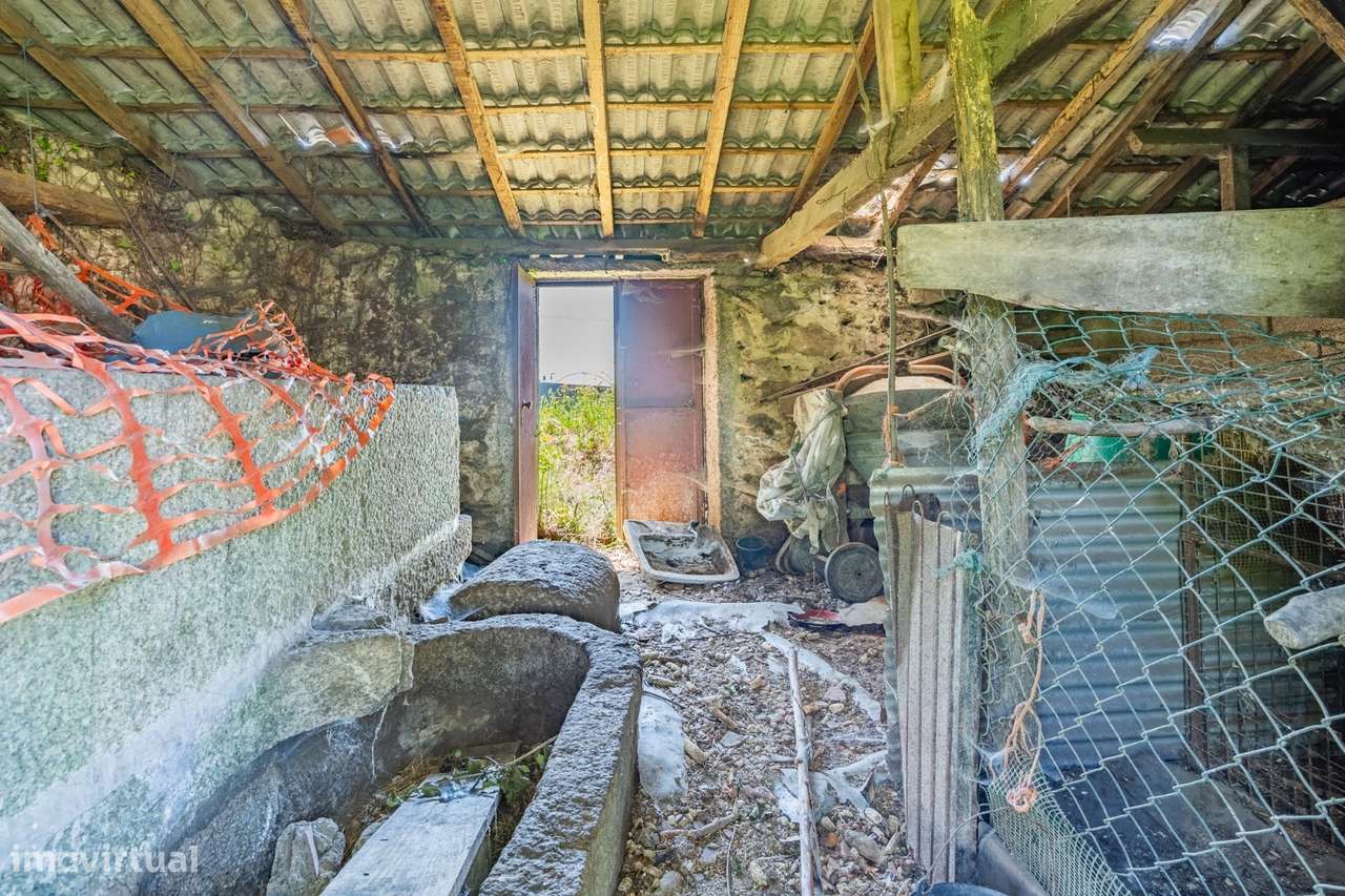 Moradia para Restaurar T3 Venda em Cabeceiras de Basto,Cabeceiras de B-8