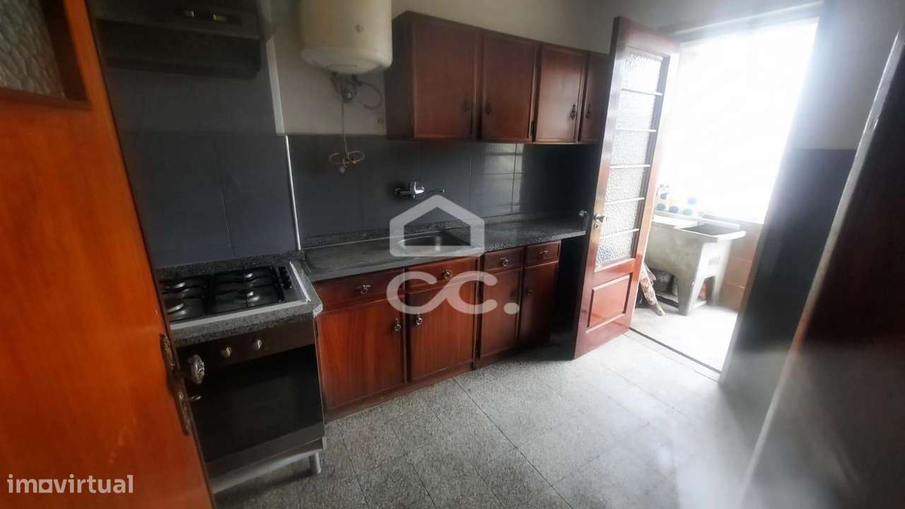 Excelente Oportunidade: T2 Renovado em Gondomar com Garagem - Grande imagem: 2/19