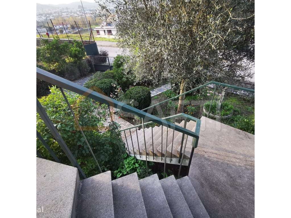 Moradia independente para remodelar em Ponte - Grande imagem: 4/22