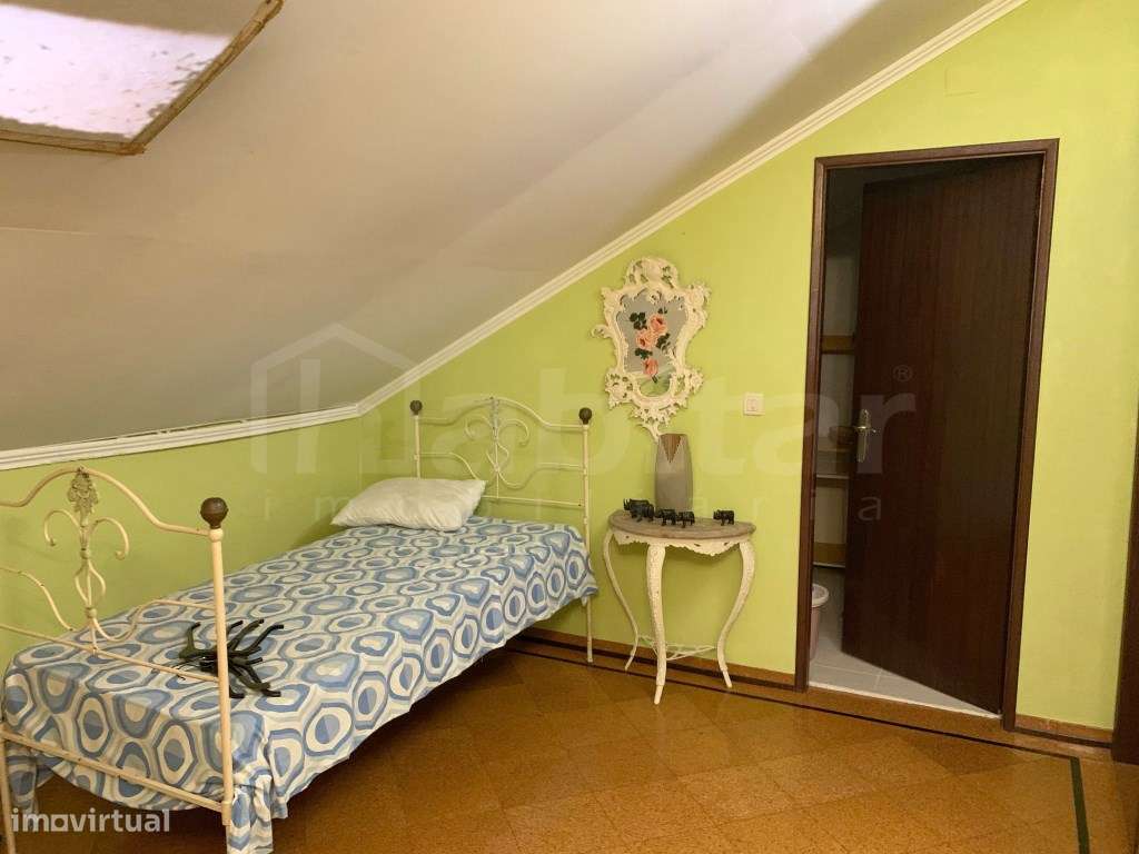 Moradia T5 + 2 C/ Quintal e Sótão-31