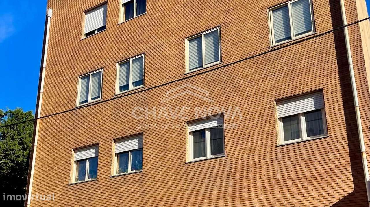 Apartamento T2 | Vila Nova de Gaia | Lugar de Garagem e Varanda-9