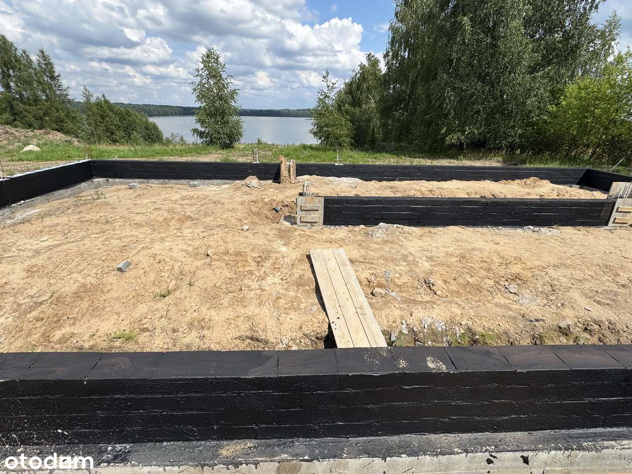 Działka z linią brzegową, pozwoleniem na budowę i fundamentami - Pełny obrazek: 2/20