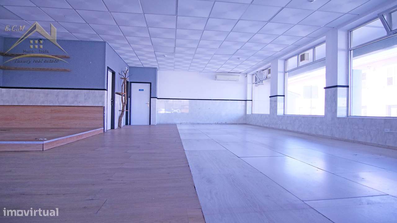 Loja para comercio e serviços Castelo da Maia (S.Pedro de Avioso) - Grande imagem: 2/28