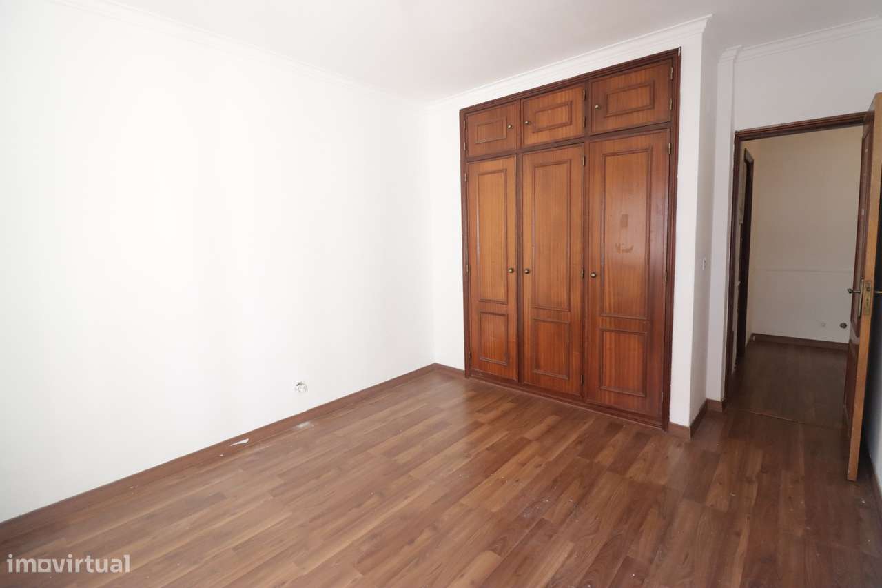 Apartamento Duplex T4+1 de ampla área, em Mem Martins-8