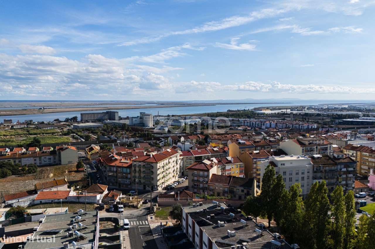 FABULOSO T2 COM TERRAÇO DE 127m, VARANDA E GARAGEM PARA 2 CARROS-15