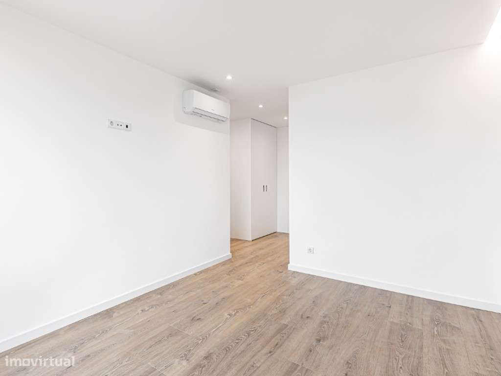 Apartamento T3+1 | Garagem em 'BOX' p/ 2 Viaturas | 2 Terraços-11