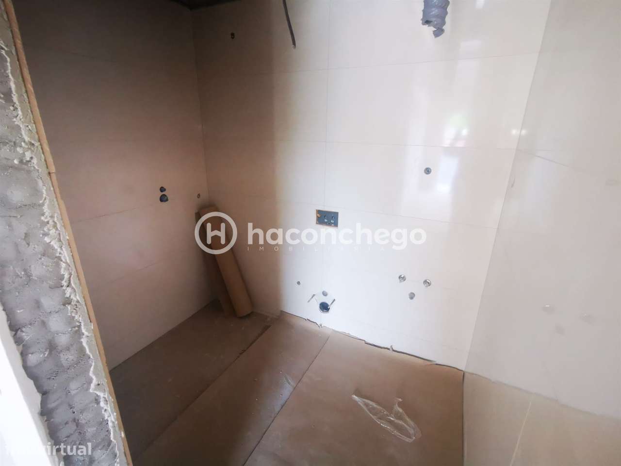 Apartamento T2 com logradouro e garagem Galegos Santa Maria Barcelos-13