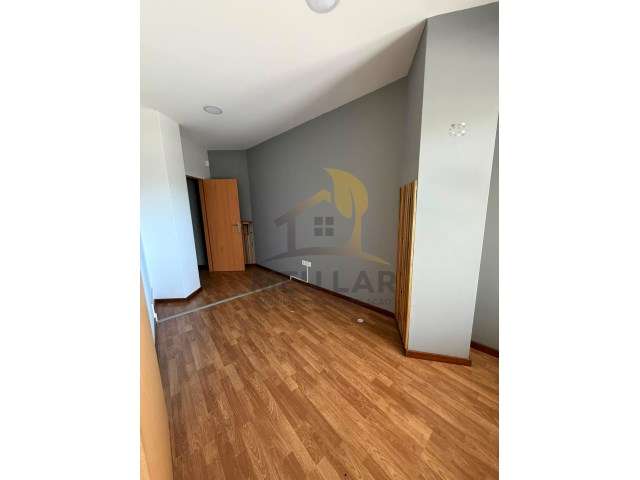 LOJA COMERCIAL PARA VENDA / ARRENDAMENTO-1