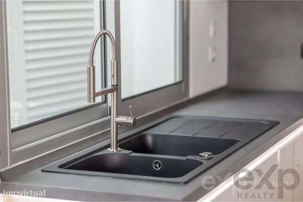 Moradia de Luxo, T3 convertida em T2,  Mobilada, a 7 minutos do centro - Grande imagem: 5/49