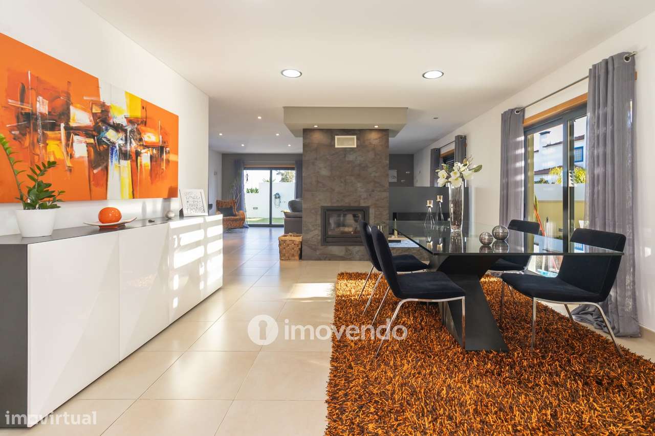 Moradia T5 cuidada, com piscina e jardim, em Setúbal - Grande imagem: 3/60