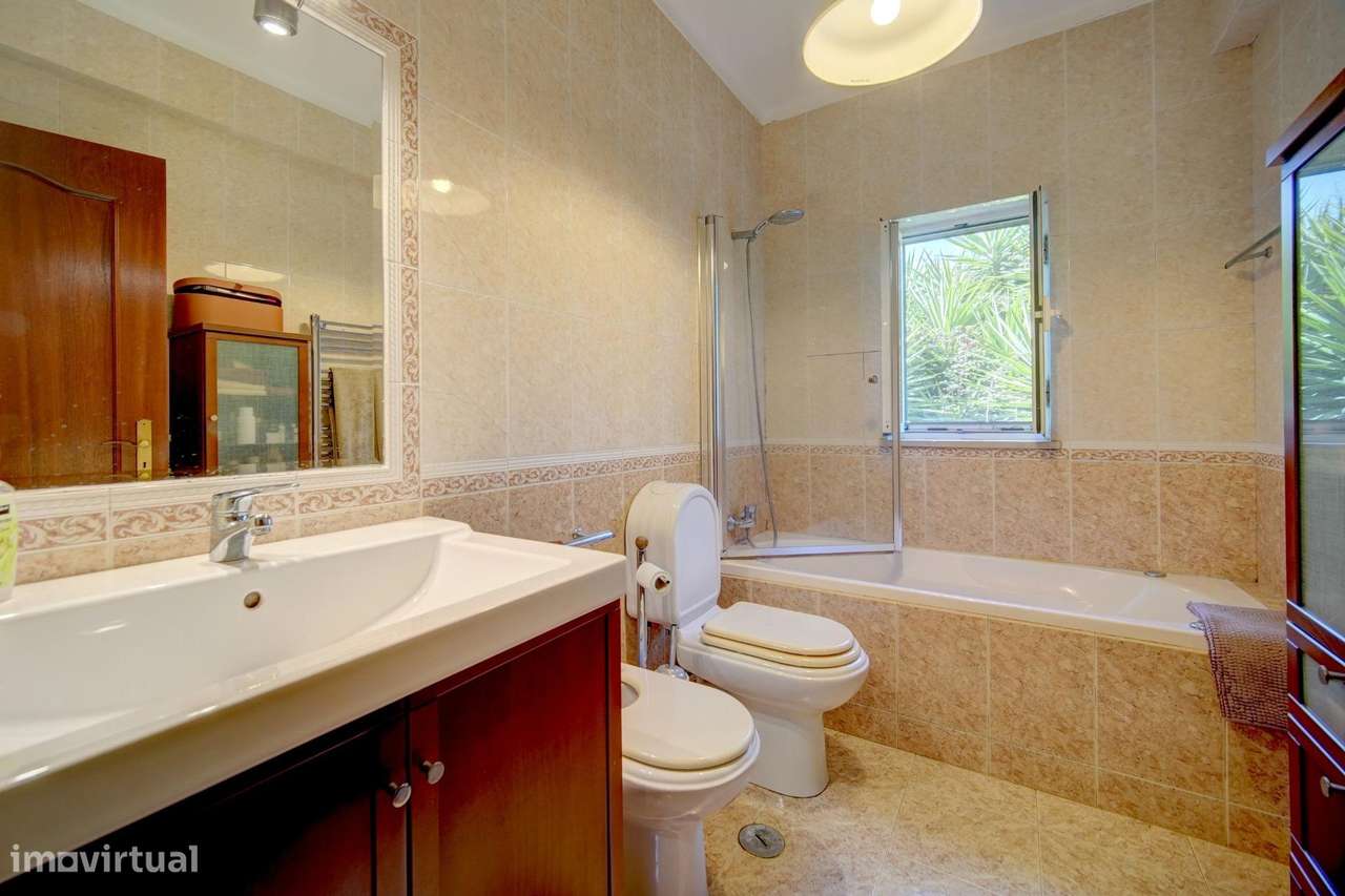 Quinta com Casa Tradicional com Piscina e Terreno de 8.800 m²-27