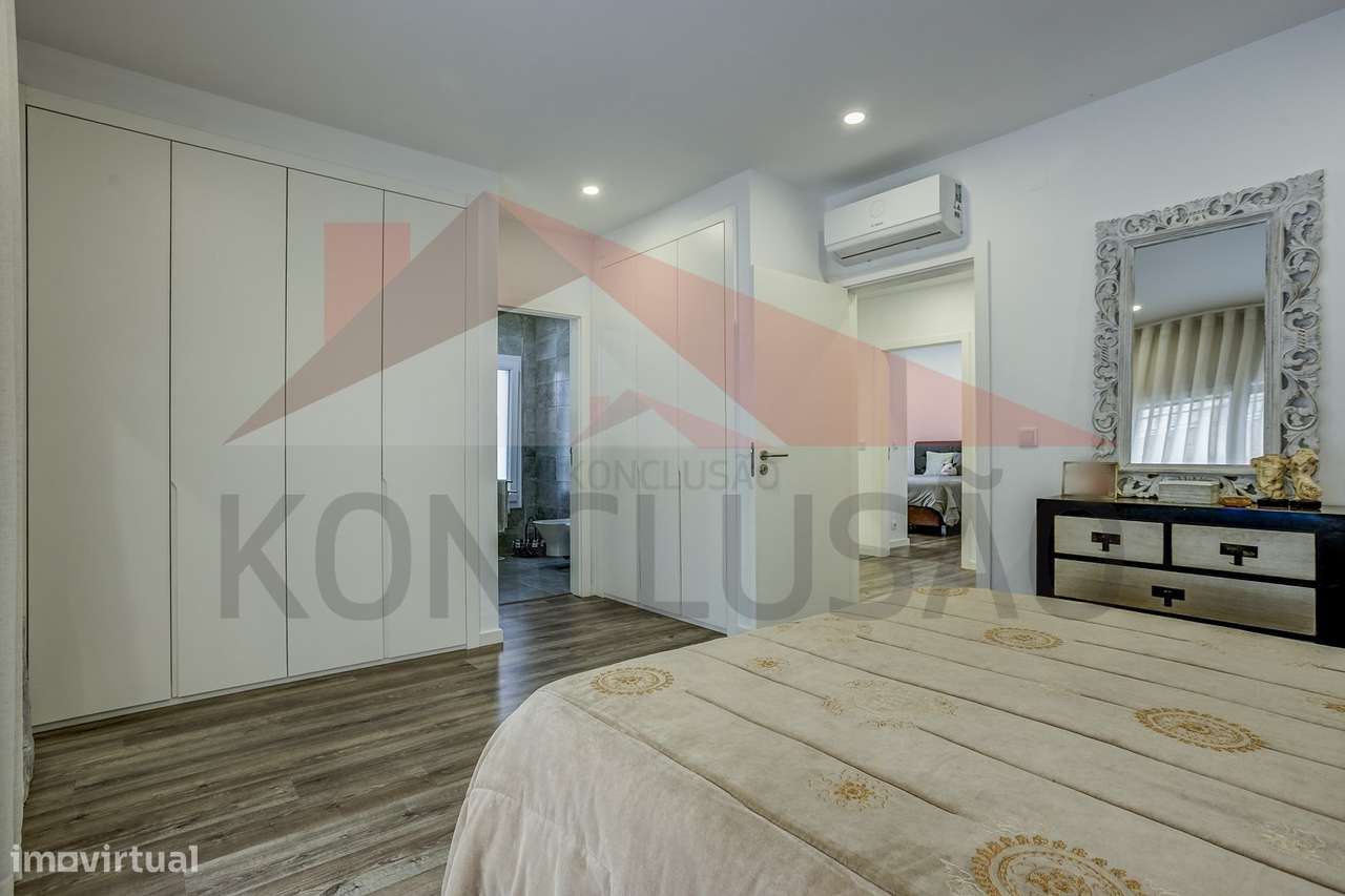 Moradia T4 de arquitetura moderna, estado de nova.-31