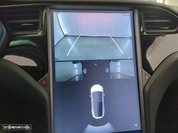 Tesla Model X - 19