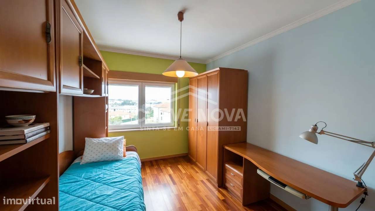 Apartamento T2 c/ Lugar de Garagem em Mafamude-11