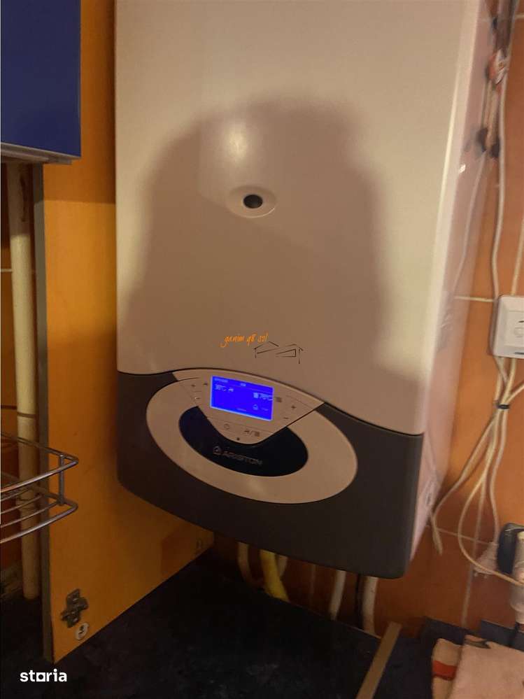 Apartament 4 camere , zona centrala - Inspectoratul Scolar ,suprafata-5