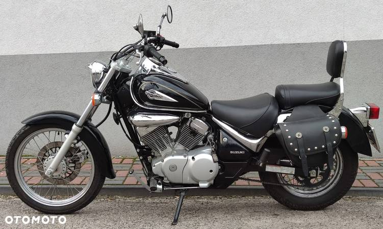 Suzuki Intruder - 11