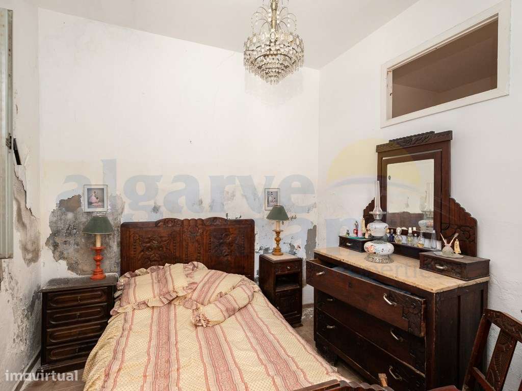 Moradia térrea T3 para reabilitar no centro histórico de Castro Mar... - Grande imagem: 5/19