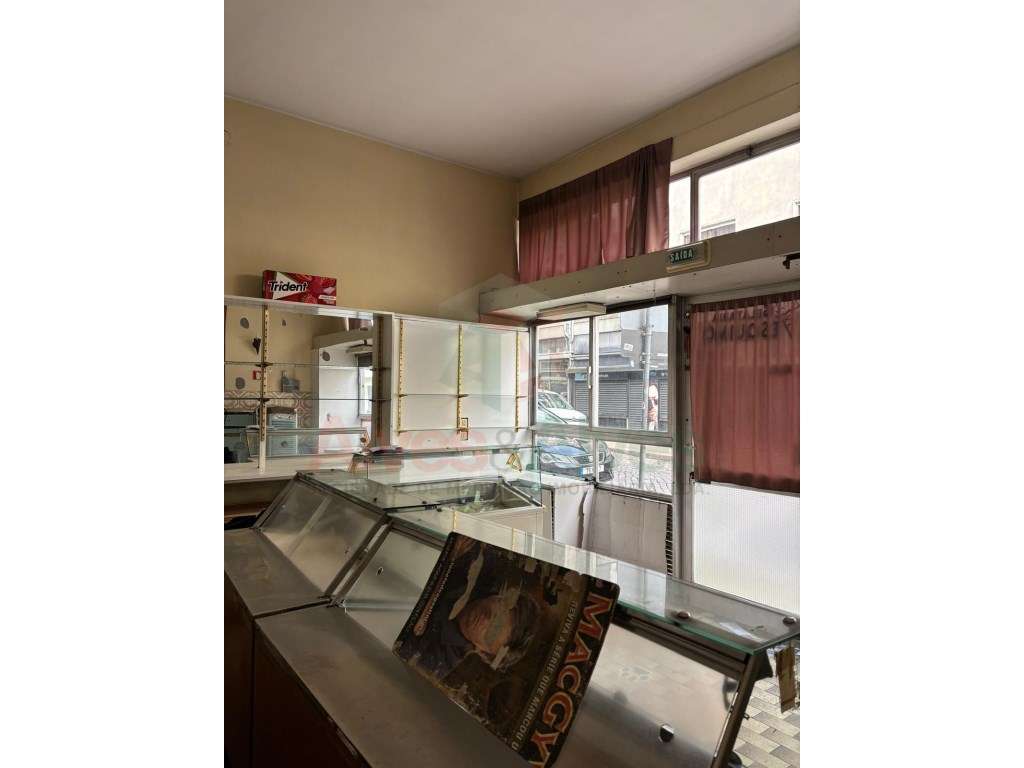 Loja no Porto para Venda-4