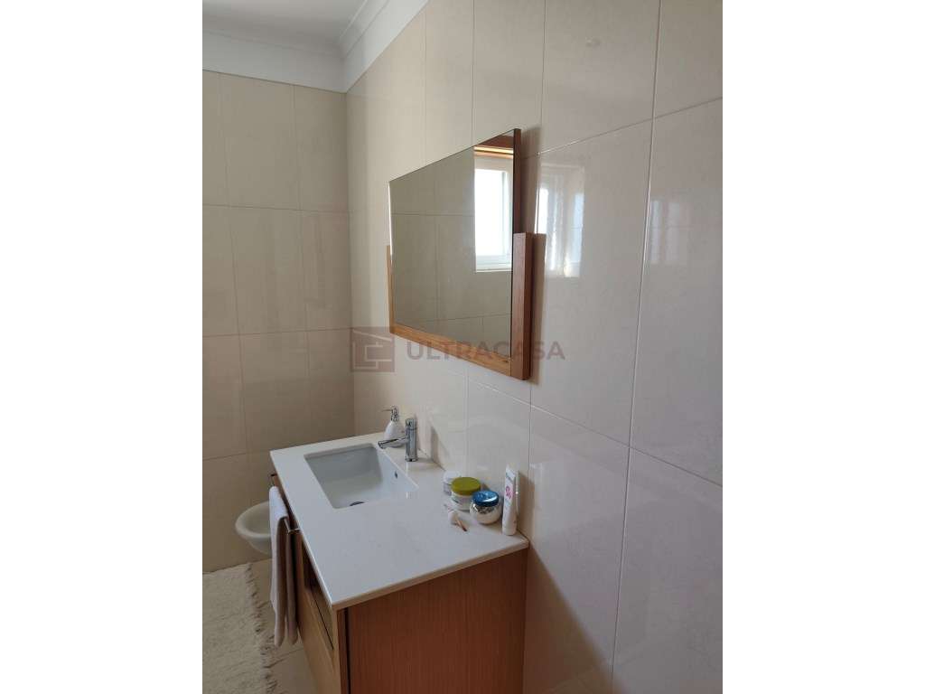 Vende-se Moradia V4 renovada com terraço, churrasqueira e horta a 5...-49