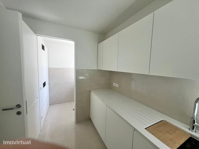 Venda de Apartamento T3 com garagem ao Campo Alegre-8