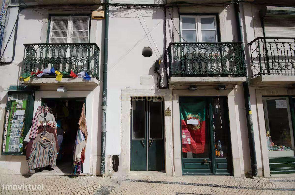 Apartamento T2 à venda na Rua da Mouraria-26