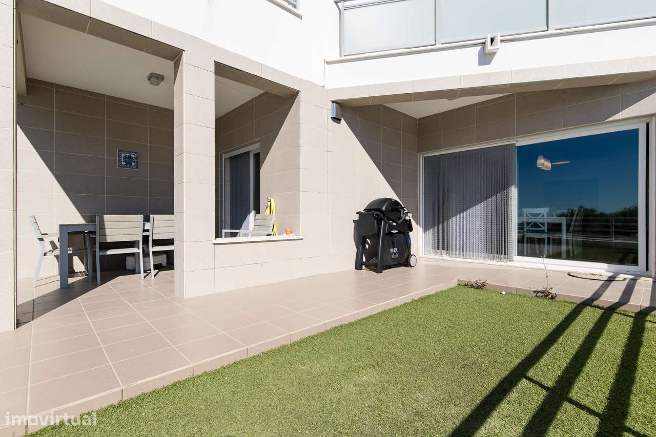 Apartamento T2 logradouro piscina vista mar e vila Sesimbra-10