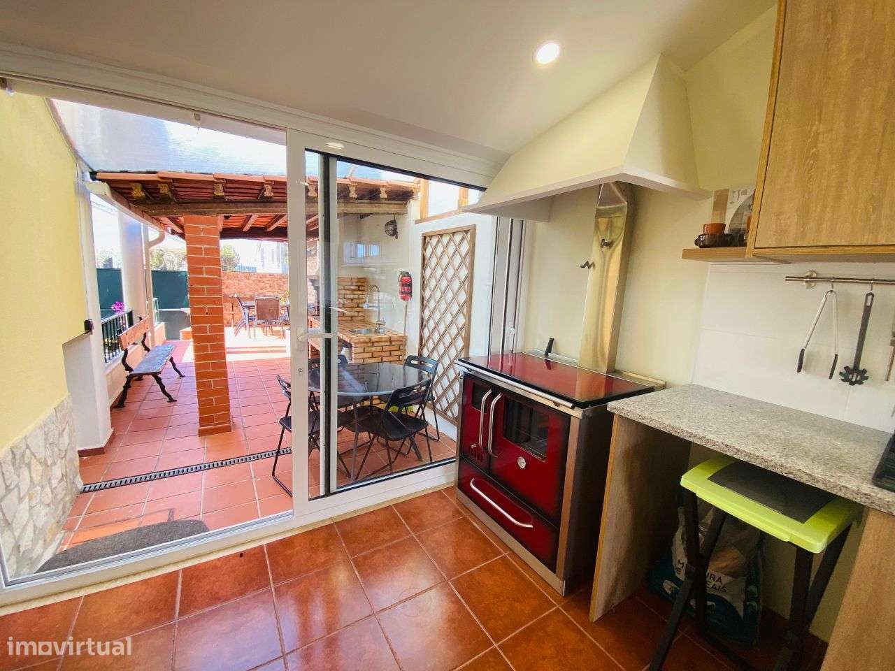 Moradia T4 com grande garagem e jardim - perto da praia-35
