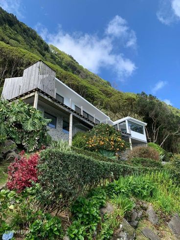 Deslumbrante Moradia com Vista para o Mar em São Miguel | 3 Quartos co-15