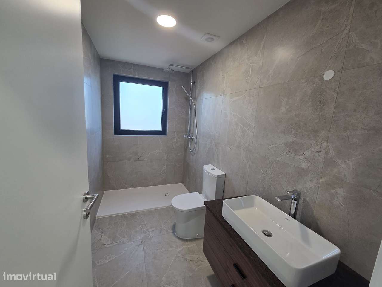 Moradia T4 em Aradas, a 1 km das Glicínias - Grande imagem: 4/27