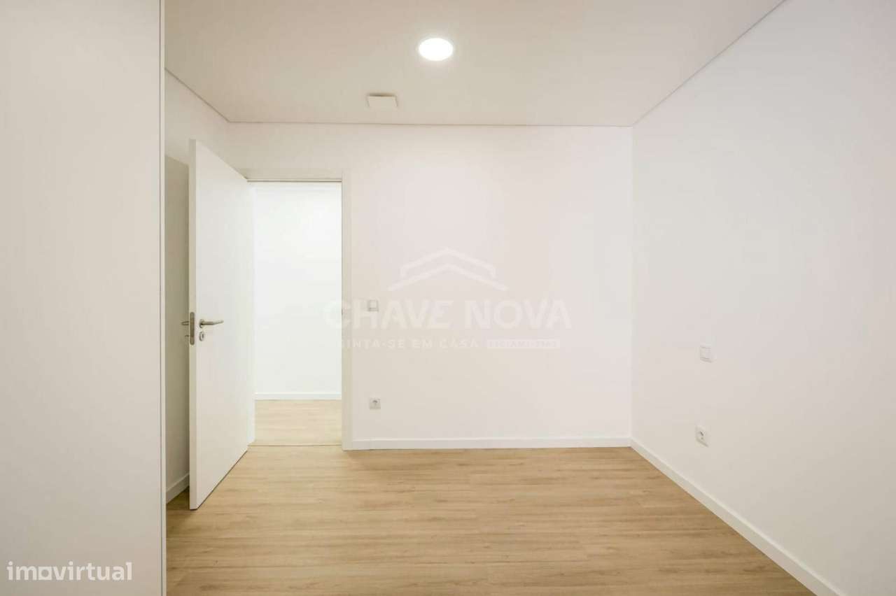 Prédio com 3 apartamentos com tipologia T2+T2+T1 - Grande imagem: 4/19