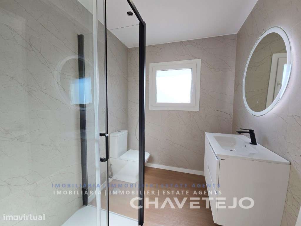 Moradia T4 Moderna c/ Garagem, estilo e Conforto a um Passo de Tomar-34