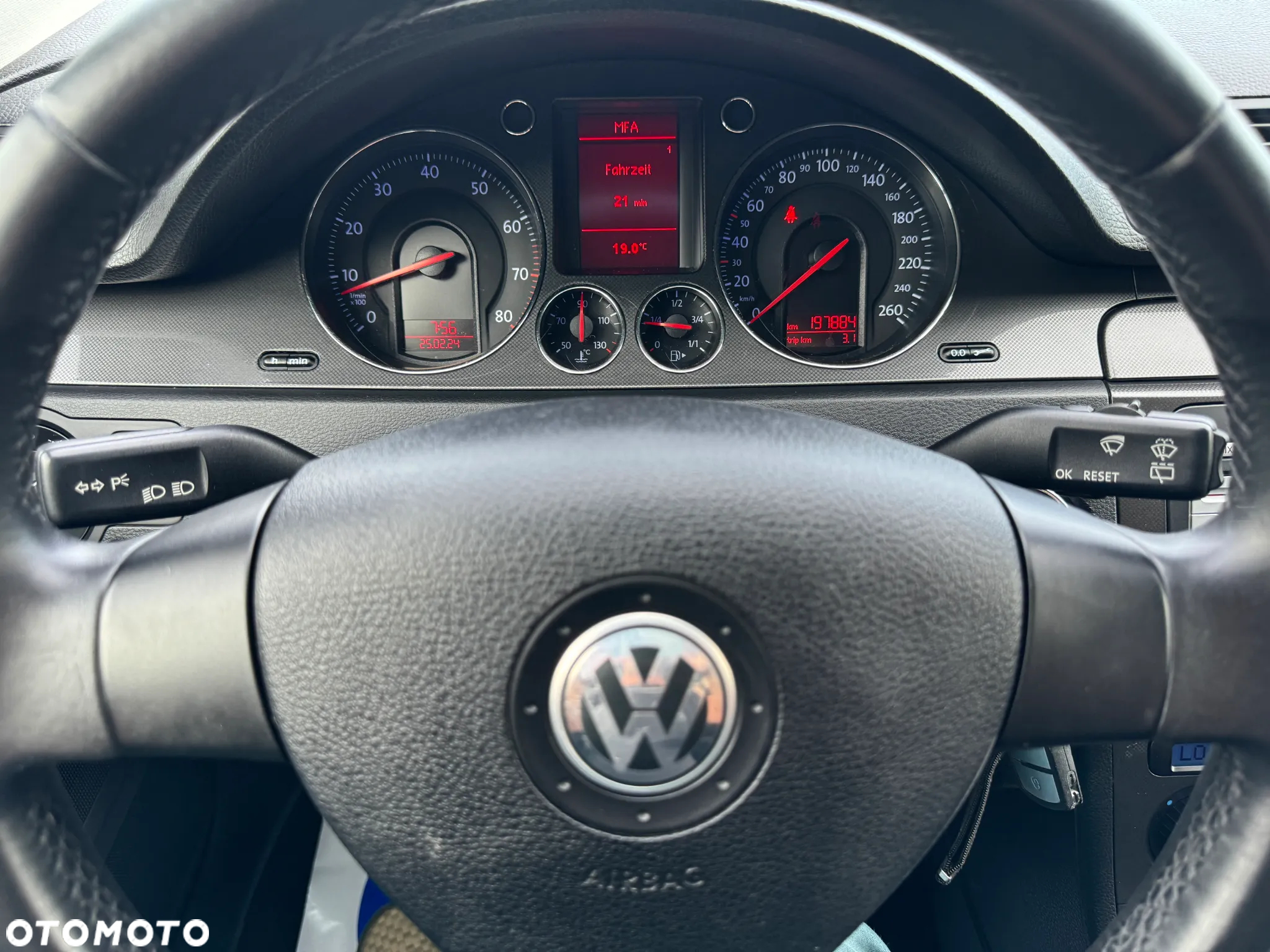 Volkswagen Passat 1.6 FSI Trendline - 16