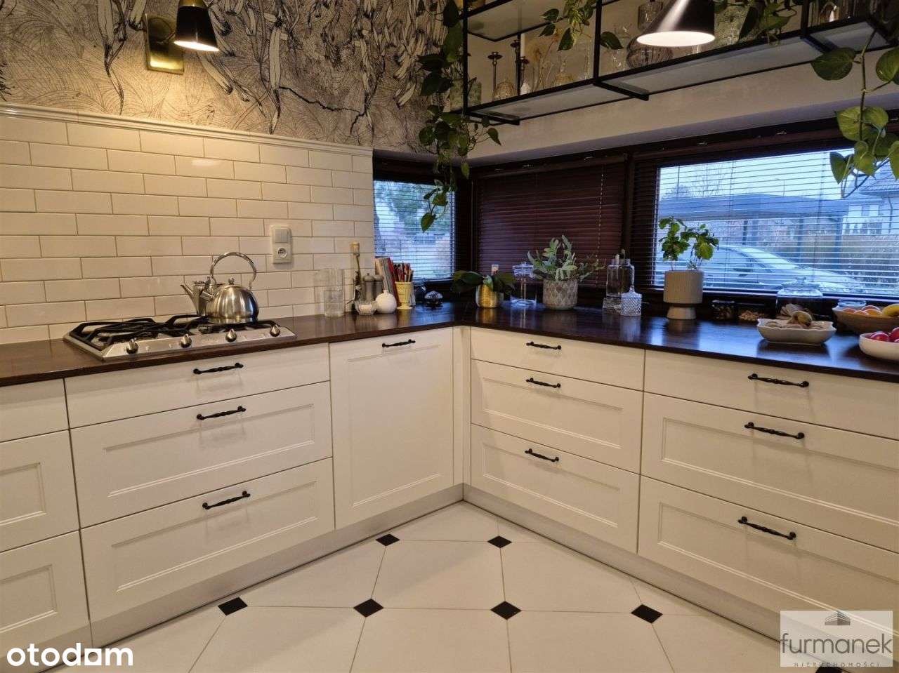 Stylowy, nowoczesny dom z dużym ogrodem-15