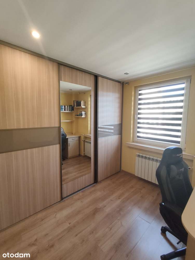 M-5 ul Wrzosowa z prywatnym parkingiem.-0