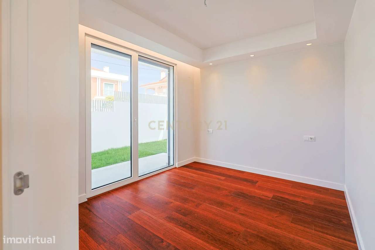 Moradia T5 com Piscina e Domótica - Nova Construção na Charneca da Cap-6