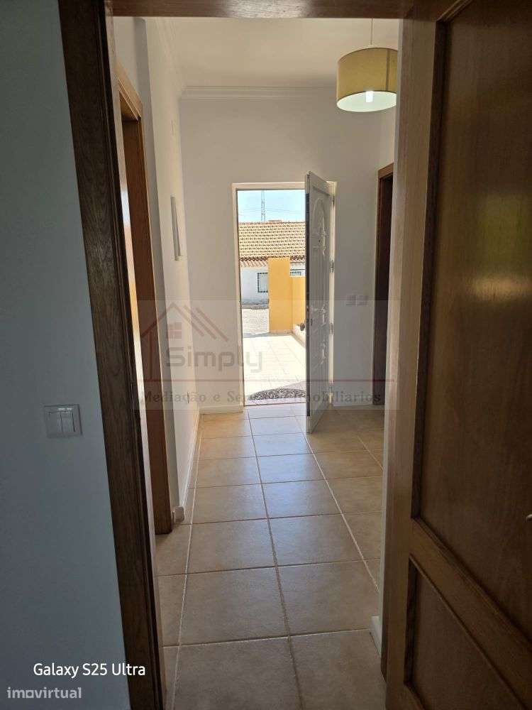 Moradia T4 com piscina e 900 m² de terreno na Quinta da Serralheira,-31