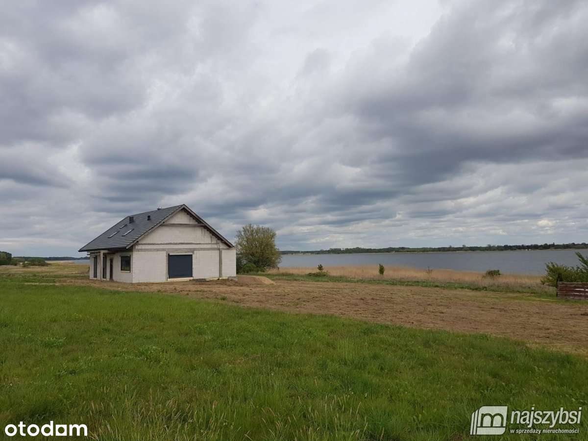 Łuskowo- dom nad rzeką w okolicy Wolina