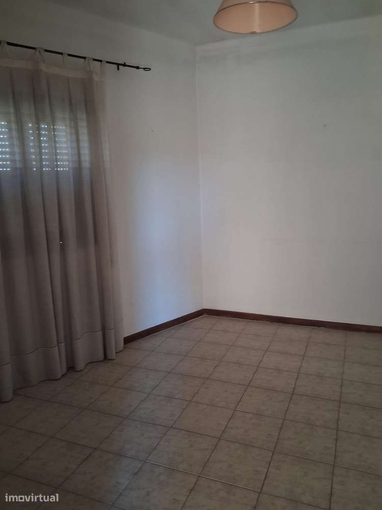 2 Moradias para Remodelação em Cernache-16