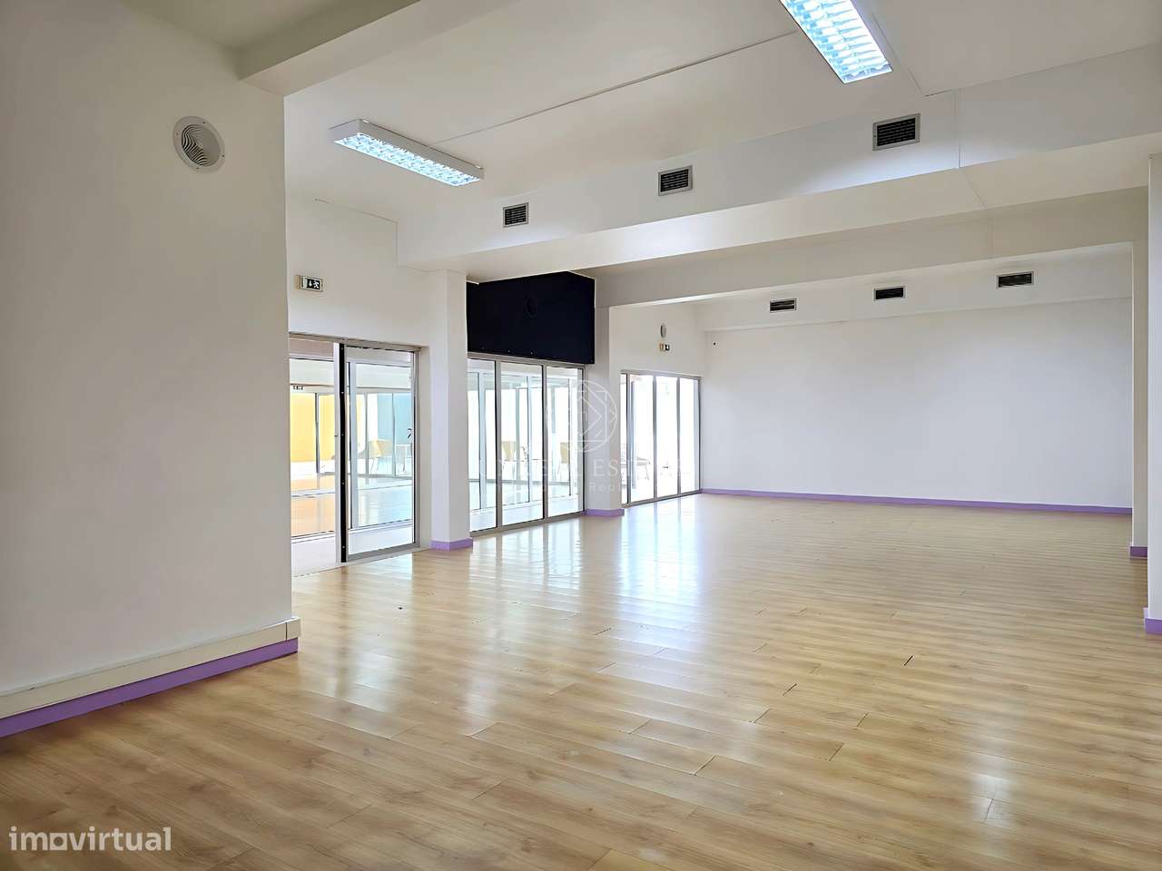 Espaço Comercial com 575 m² para Clínica, Ginásio ou Centro de Saúde n-42