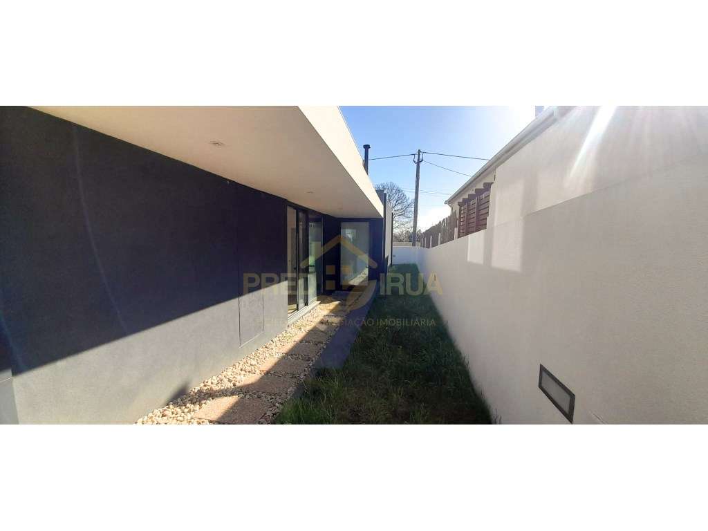 Moradia Nova S. Félix da Marinha em fase final de construção-6