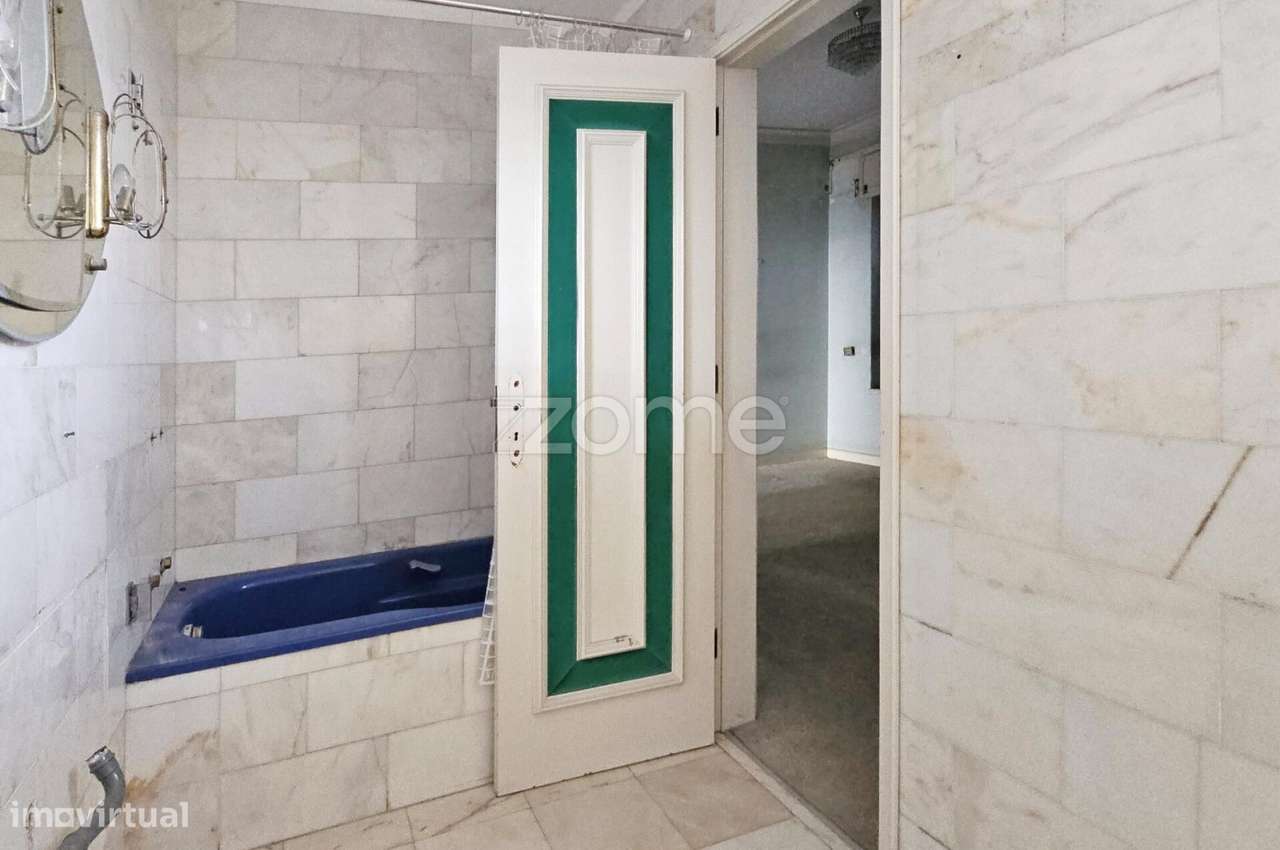 Moradia rara para Reabilitação – Vista Mar | São Pedro Estoril-20