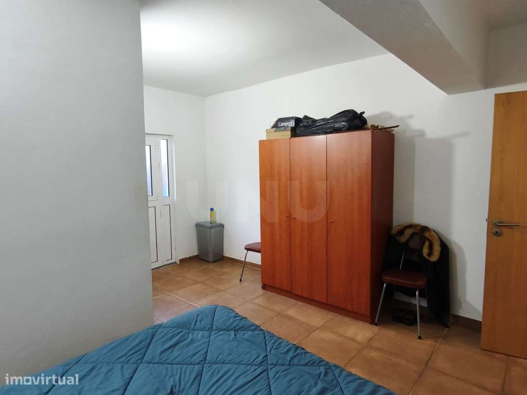 Oportunidade absolutamente imperdível - Moradia com parte renovada ...-17