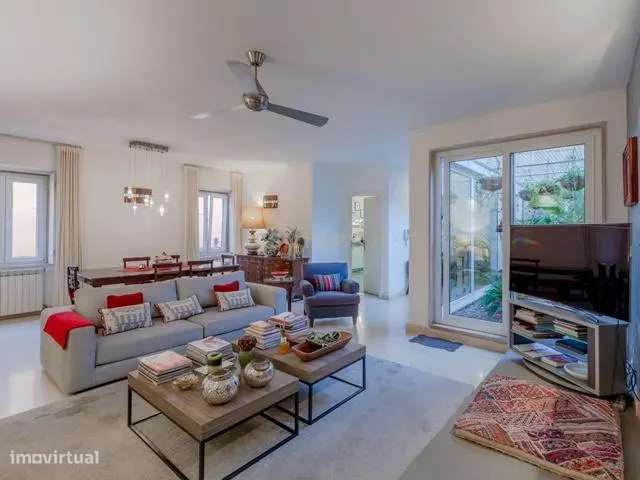 Moradia T6 com Jardim Interior e Garagem na Lapa – Junto à Embaixada d-2