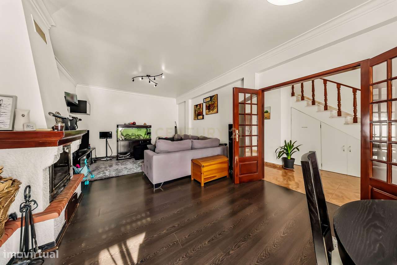 Moradia Geminada T3 com excelentes áreas, terreno e localização privil-10